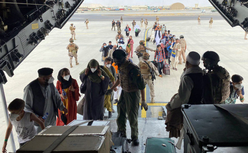 evacuare aeroport kabul profimedia