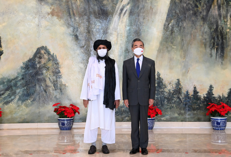 CHINA TIANJIN WANG YI AFGHANISTAN TALIBAN POLITICAL CHIEF MEETING (CN)