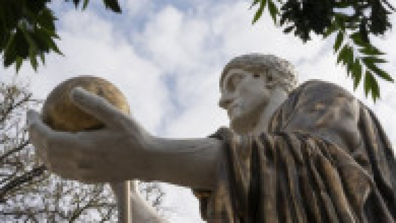O reproducere a statuii lui Constantin, de 13 metri înălţime, a fost dezvelită marţi la Roma. Foto: Profimedia | Poza 12 din 14