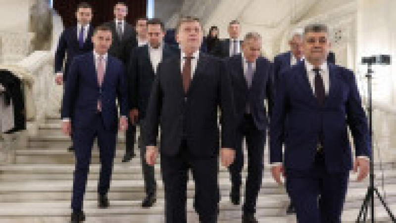 Crin Antonescu și Marcel Ciolacu, la Congresul Partidului Social Democrat pentru desemnarea candidatului PSD la alegerile prezidenţiale, la Palatul Parlamentului din București, 2 februarie 2025. Inquam Photos / George Călin | Poza 3 din 9