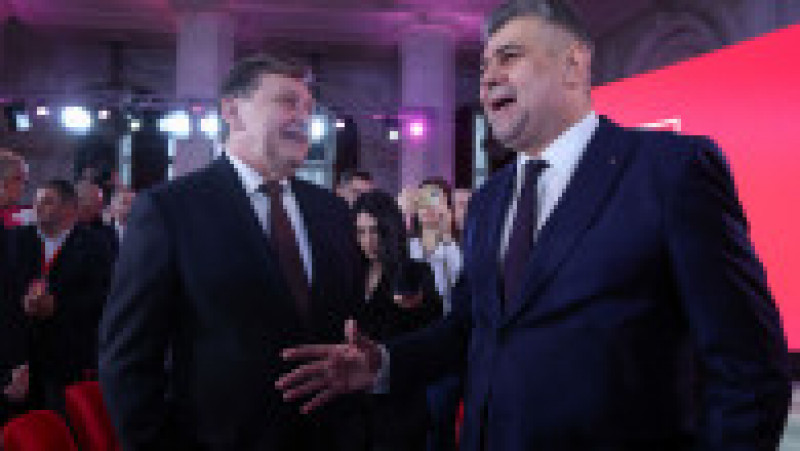 Crin Antonescu și Marcel Ciolacu, la Congresul Partidului Social Democrat pentru desemnarea candidatului PSD la alegerile prezidenţiale, la Palatul Parlamentului din București, 2 februarie 2025. Inquam Photos / George Călin | Poza 4 din 9