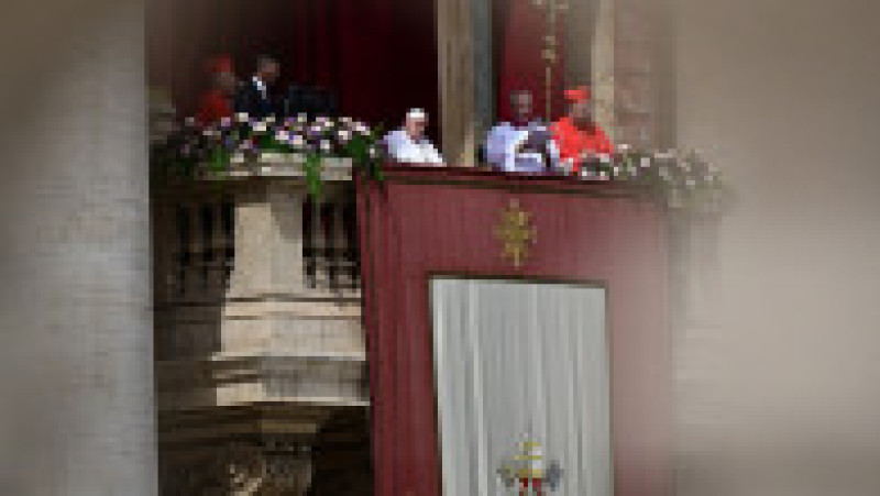 Papa Francisc a binecuvântat mulțimea, în Duminica Paștelui, de la balconul Bazilicii Sfântul Petru de la Vatican Foto: Profimedia | Poza 1 din 7