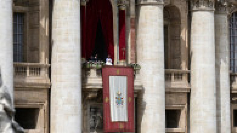 Papa Francisc a binecuvântat mulțimea, în Duminica Paștelui, de la balconul Bazilicii Sfântul Petru de la Vatican Foto: Profimedia | Poza 2 din 7
