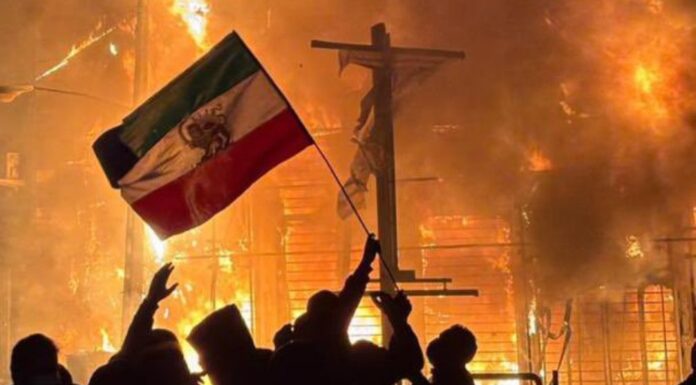 O intervenție a SUA în Iran rămâne posibilă. Doi factori principali l-au oprit până acum pe Trump să bombardeze țara