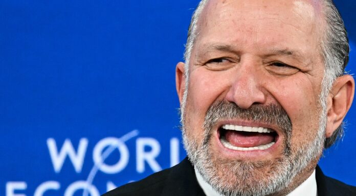 Secretarul american al comerțului, huiduit la Davos: „Cu Trump, capitalismul are un nou șerif în oraș.” Preşedinta BCE a ieşit din sală