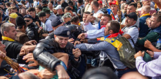 Încă patru instigatori de la protestul violent din Piața Victoriei, arestați pentru 30 de zile. Unul a primit arest miercuri