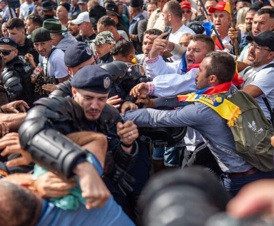 Încă patru instigatori de la protestul violent din Piața Victoriei, arestați pentru 30 de zile. Unul a primit arest miercuri