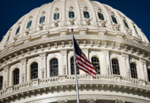 Tot mai mulţi republicani care candidează pentru Congres se distanțează de politicile lui Trump. Reacția surprinzătoare a Casei Albe