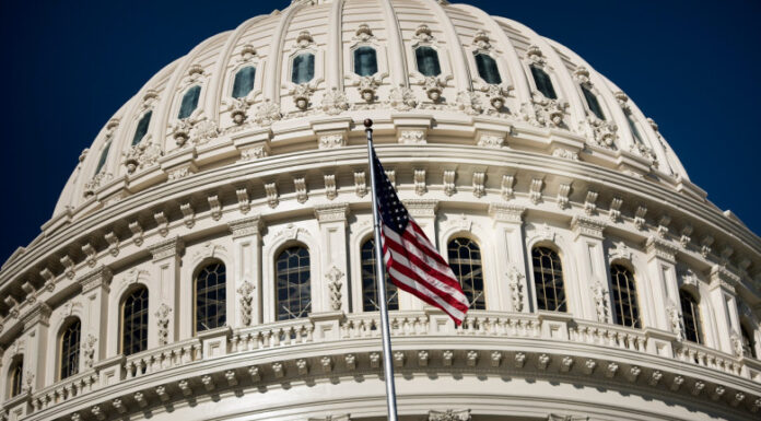 Tot mai mulţi republicani care candidează pentru Congres se distanțează de politicile lui Trump. Reacția surprinzătoare a Casei Albe