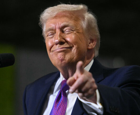 Trump, acuzat de propagandă ilegală după o reclamă plătită din bani publici: „Voi plătiți factura”