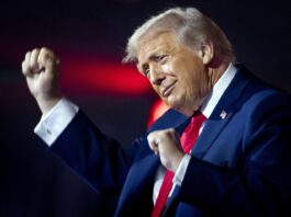 Trump interzice accesul jurnaliştilor CNN, MSNOW şi Politico la Casa Albă. „Vor urma şi alte media care răspândesc informaţii false”