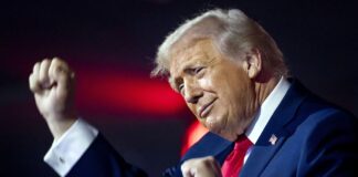 Trump interzice accesul jurnaliştilor CNN, MSNOW şi Politico la Casa Albă. „Vor urma şi alte media care răspândesc informaţii false”