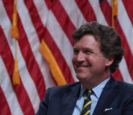 Tucker Carlson susține că Trump trebuie destituit din funcție în temeiul celui de-al 25-lea amendament