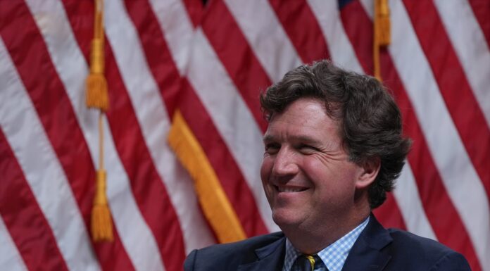 Tucker Carlson susține că Trump trebuie destituit din funcție în temeiul celui de-al 25-lea amendament