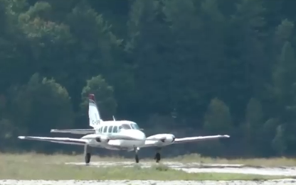 Un avion de mici dimensiuni a aterizat forţat pe aerodromul din Iași. Pilotul a fost rănit și a ajuns la spital