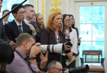Administraţia Trump va contesta decizia unui judecător federal care a restabilit accesul la Casa Albă pentru CNN, MS NOW şi Politico