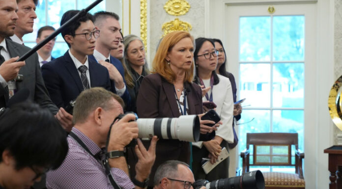 Administraţia Trump va contesta decizia unui judecător federal care a restabilit accesul la Casa Albă pentru CNN, MS NOW şi Politico