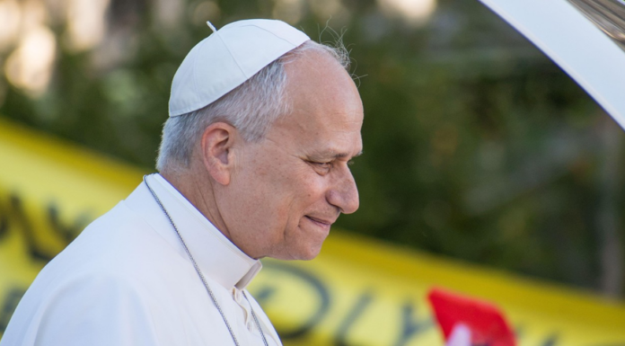 Papa Leon a fost diagnosticat cu cancer. El a suferit o intervenţie chirurgicală de îndepărtare a unui lob pulmonar