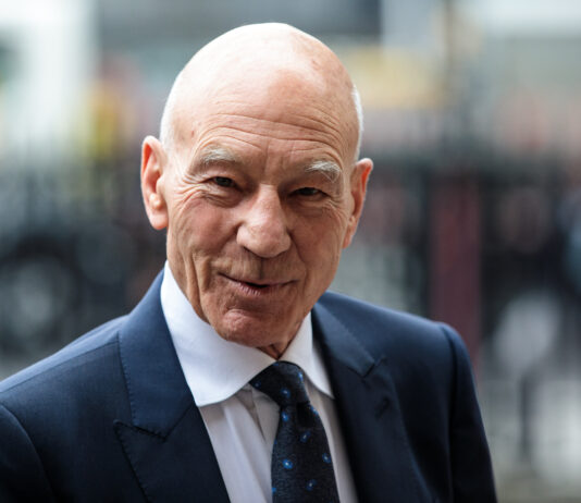 Patrick Stewart, omagiat de președintele Marvel Studios. Actorul l-a interpretat pe Charles Xavier în seria „X-Men”