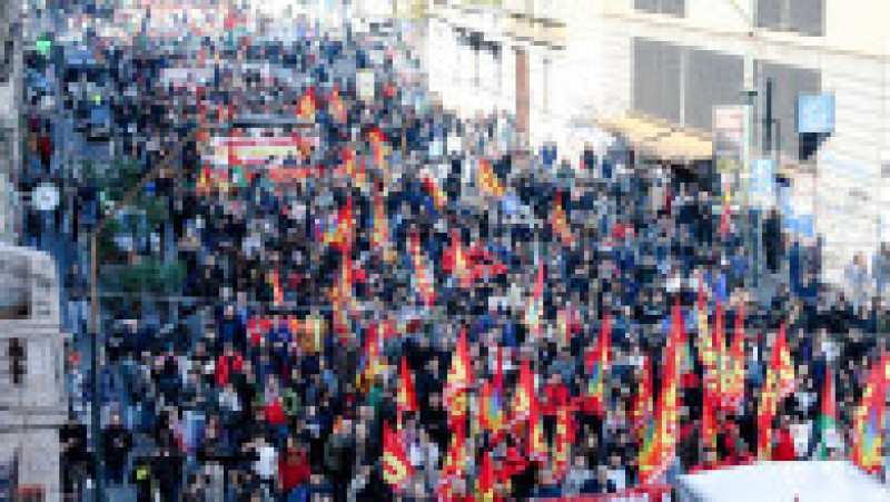 Mari demonstraţii au avut loc în toată Italia, în semn de protest faţă de criza costului vieţii, război, reînarmare şi politicile guvernului Meloni. Foto: Profimedia | Poza 2 din 7