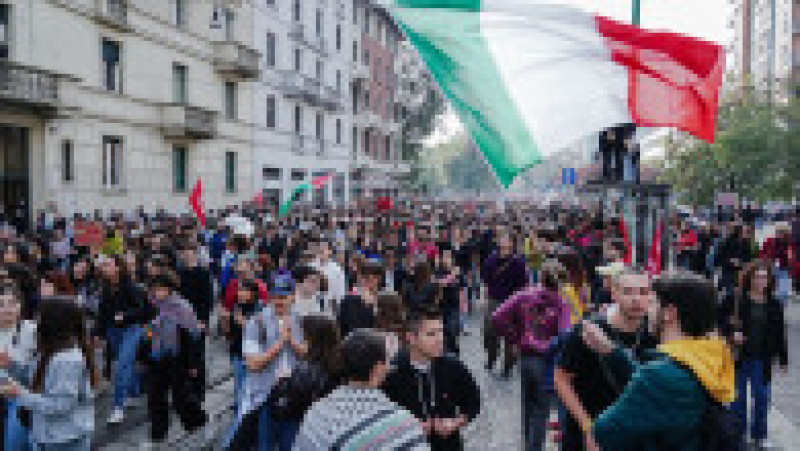 Mari demonstraţii au avut loc în toată Italia, în semn de protest faţă de criza costului vieţii, război, reînarmare şi politicile guvernului Meloni. Foto: Profimedia | Poza 7 din 7