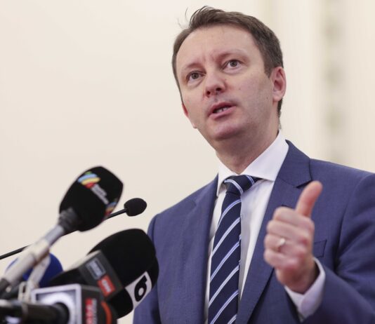 Siegfried Mureșan: Luca Niculescu este un premier vulnerabil la populismul cunoscut al PSD, în ciuda eventualelor sale bune intenții
