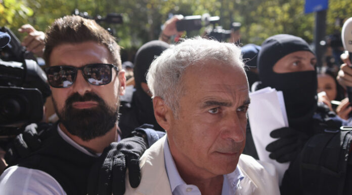 Un bărbat este cercetat de DIICOT după ce ar fi fost pus de Călin Georgescu să îi caute și să distrugă microfoanele din casă